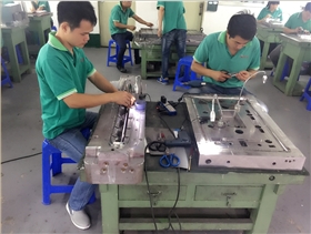 毅順模具拋光廠-省模車(chē)間