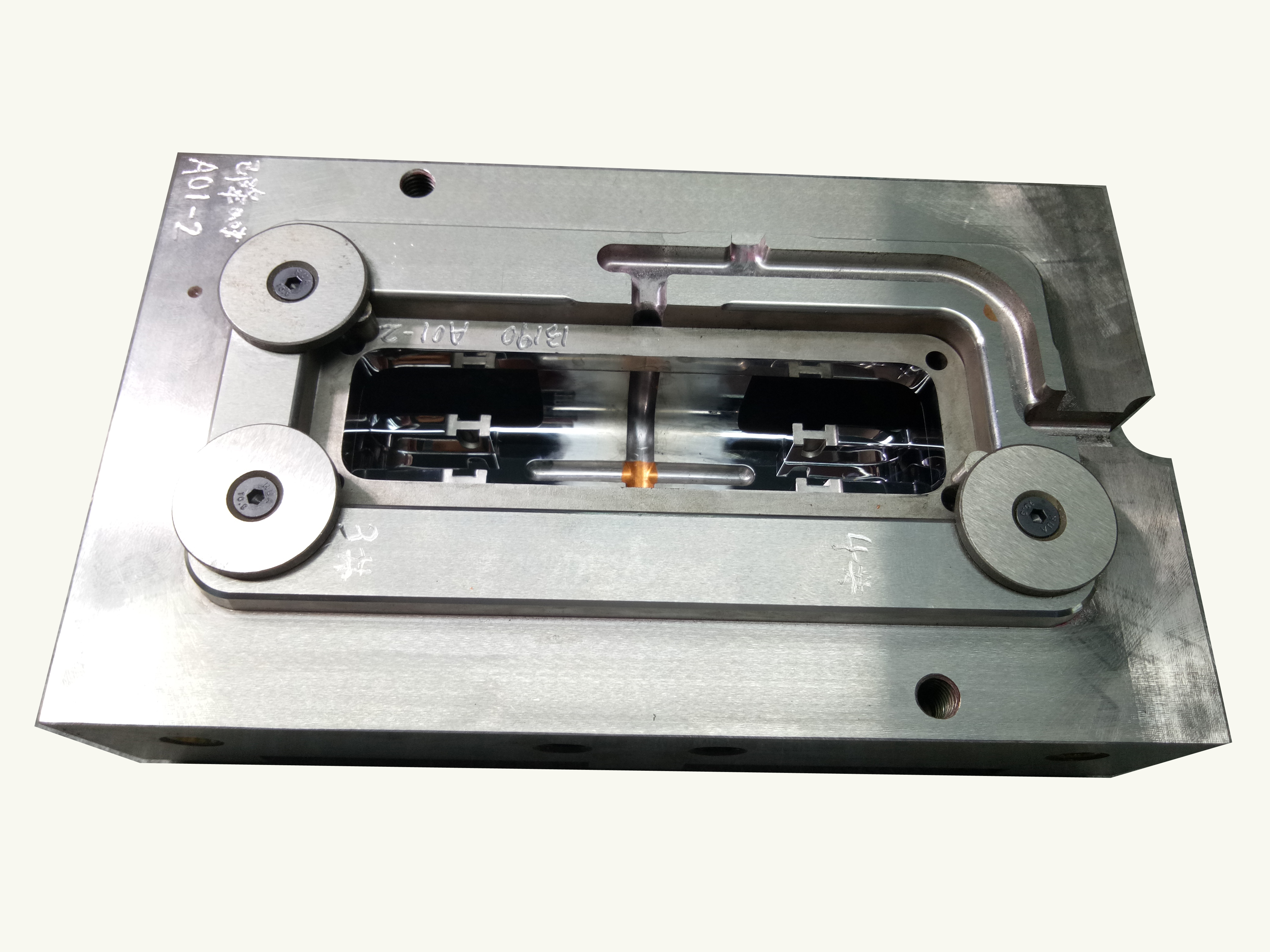 毅順蘋果充電器模具拋光