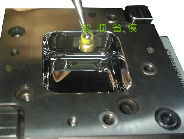 偉創力--蘋果模具料紋處理